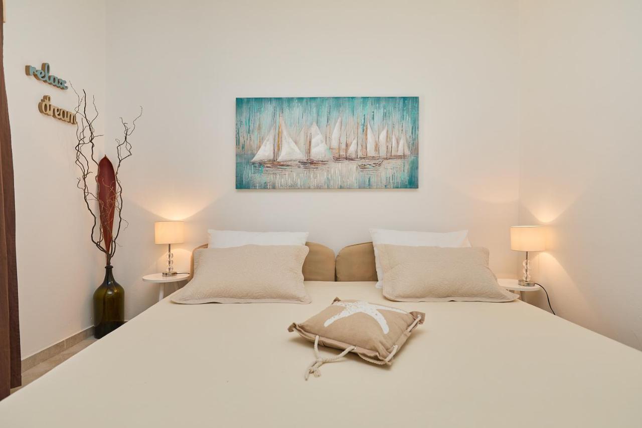 Studio Dolores-Apartment By The Sea Maranovići エクステリア 写真