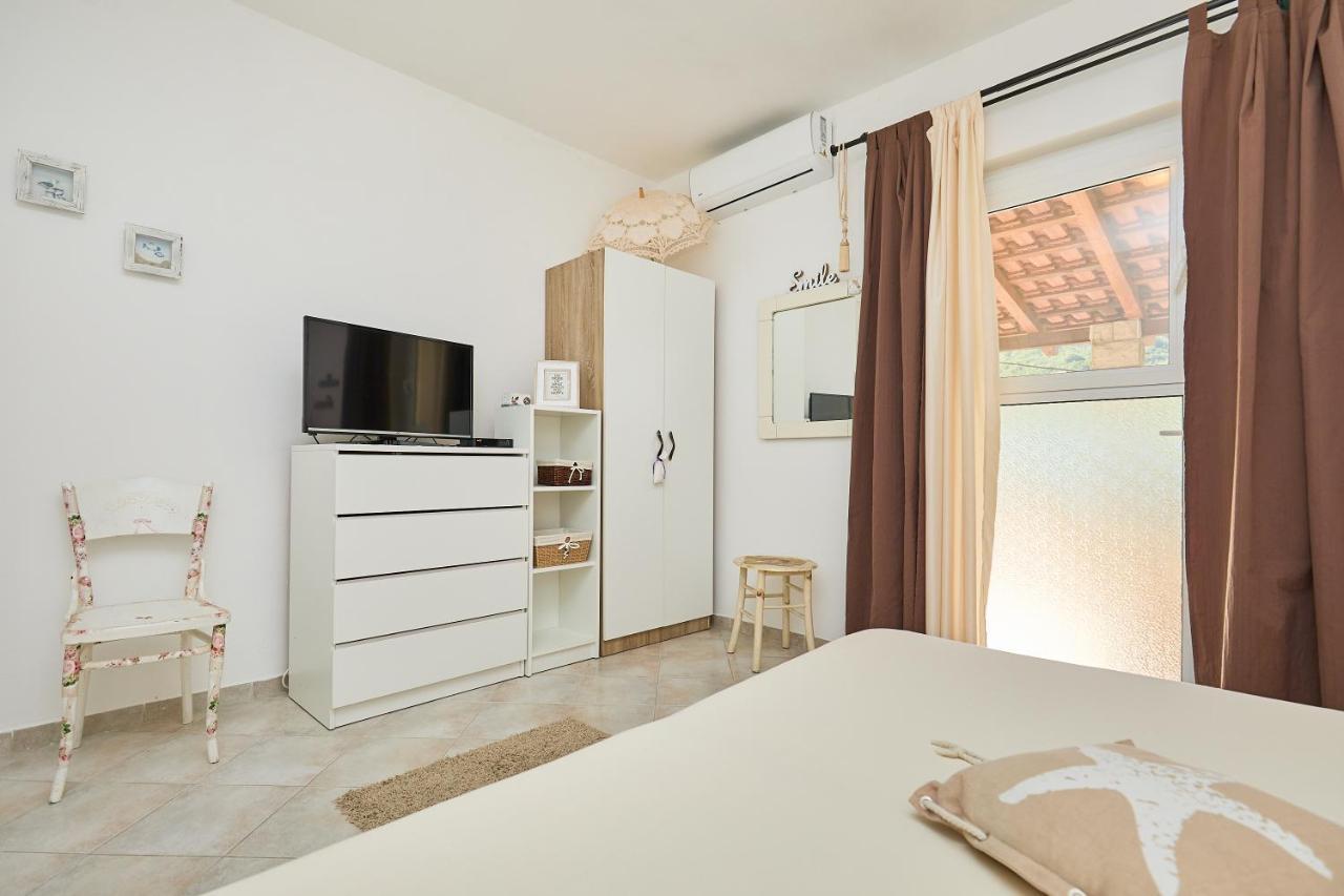 Studio Dolores-Apartment By The Sea Maranovići エクステリア 写真